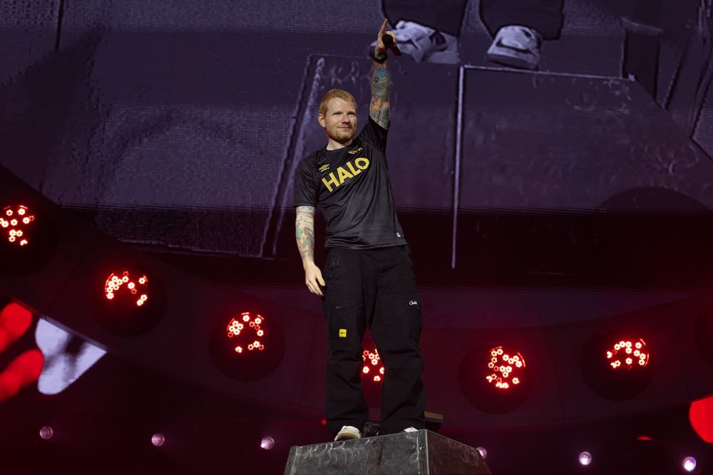 ED SHEERAN PERFORMS IN NEW TOWN THIRD KIT - Ipswich Town FC