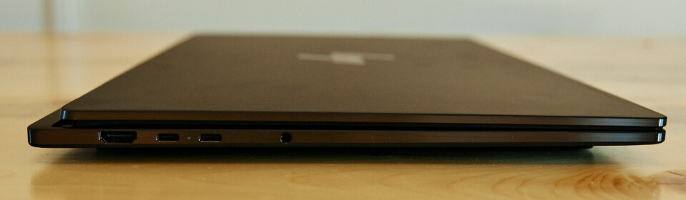 On the notebooks left edge you'll find HDMI, two USB 4.0 type-c ports and a headphone, microphone combo port.