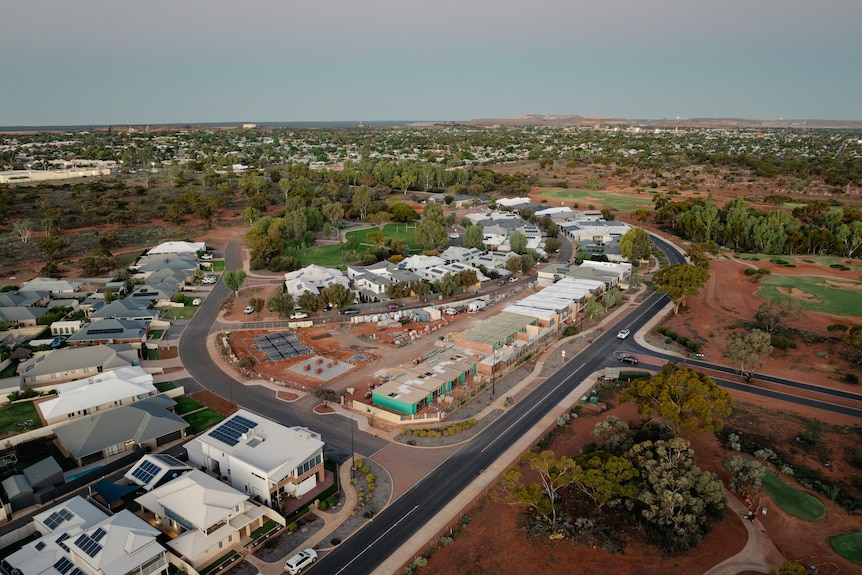 A drone view of a housing development in Kalgoorlie.