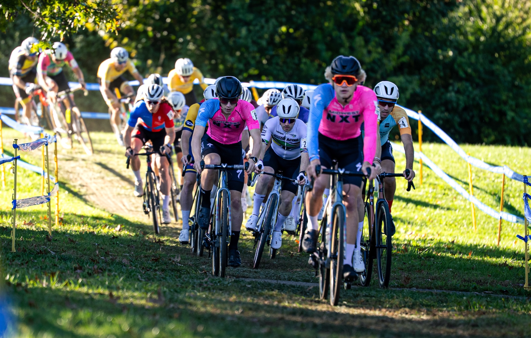 Elite men bunched together for early laps of C1 contest at Kings CX