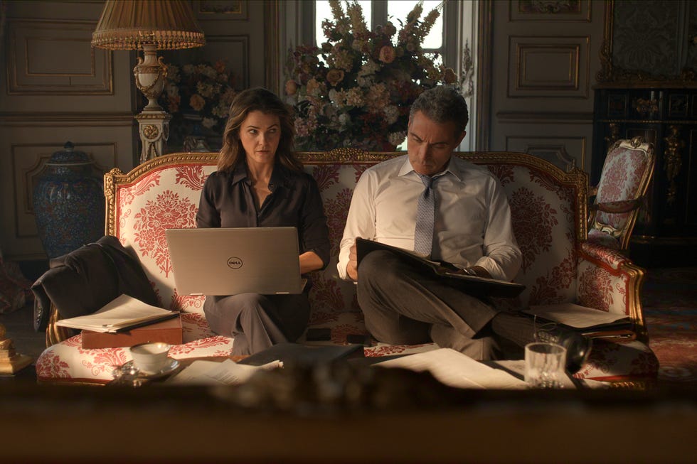the diplomat l to r keri russell as kate wyler, rufus sewell as hal wyler in episode 402 of the diplomat cr courtesy of netflix © 2026