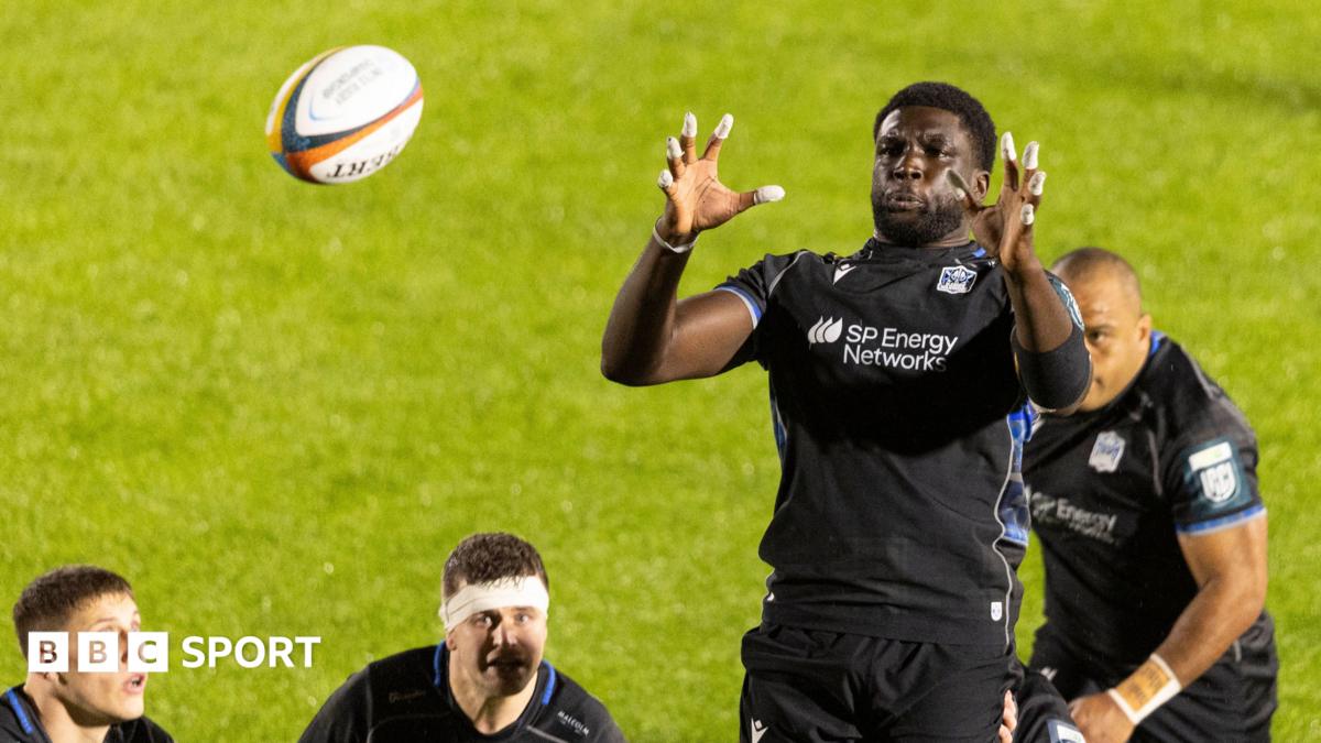 Jare Oguntibeju catches a lineout for Glasgow