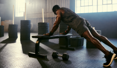 Build Your Back and Challenge Your Core with One Dumbbell – How to Do the Elevated Plank Row