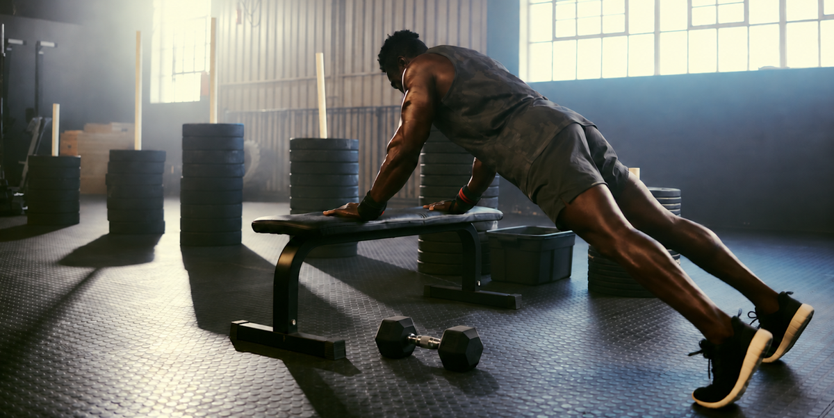 Build Your Back and Challenge Your Core with One Dumbbell – How to Do the Elevated Plank Row