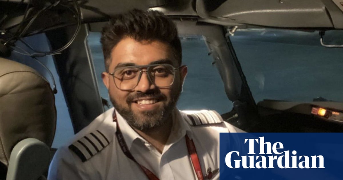 A ‘hero’ pilot, plumber and dentist among those who saved flydubai flight to Israel | Israel