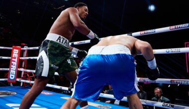 Image: Leo Atang Drops Vergara Three Times In Stoppage Win