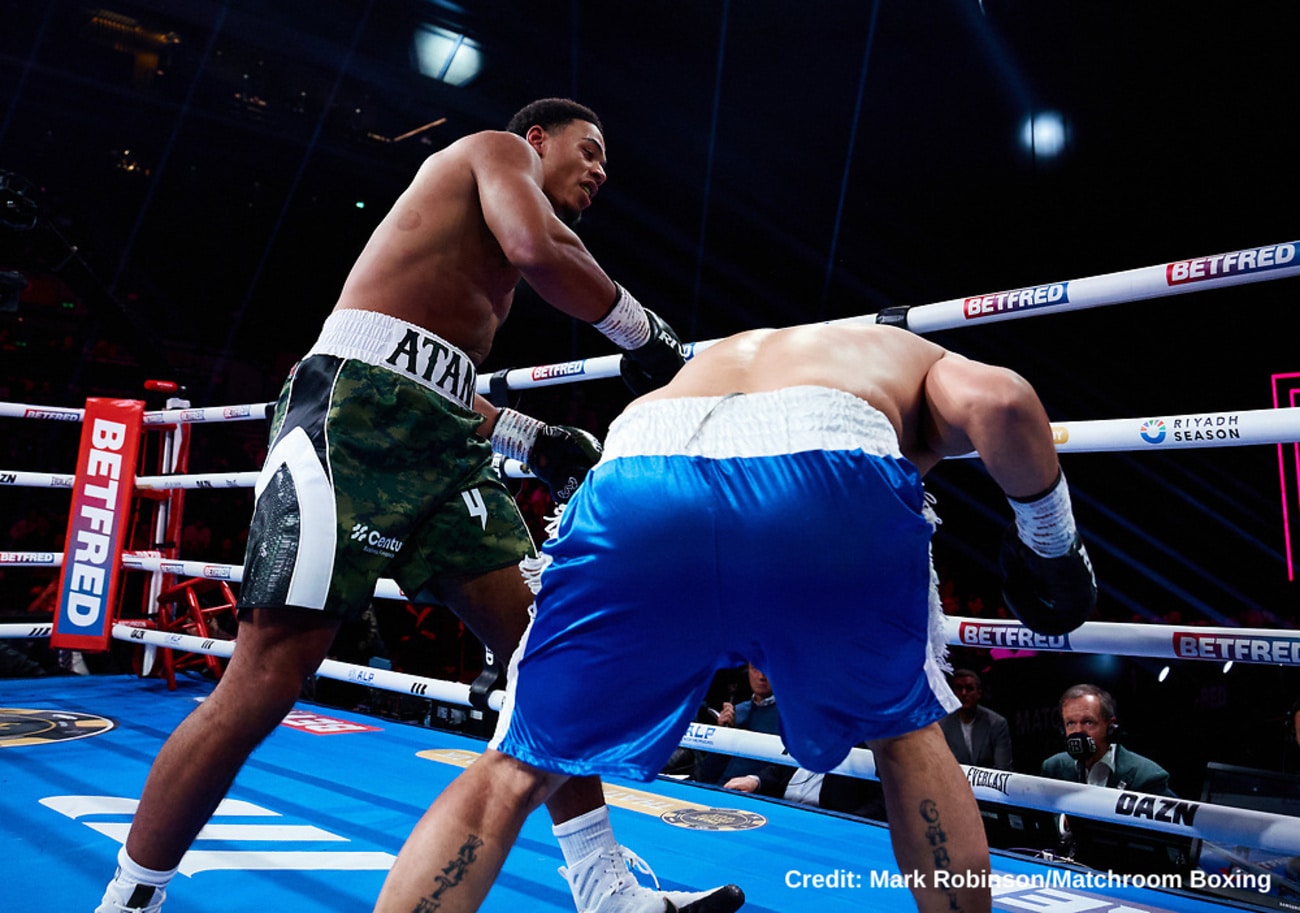 Image: Leo Atang Drops Vergara Three Times In Stoppage Win