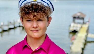 Teen's Business Selling $2 Product Led to Over $25K Last Summer