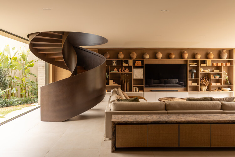 JCB House / SUITE - Image 1 of 16