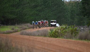 UCI Gravel World Championships 2026 elite men LIVE - The chase continues to split as leading three becomes two