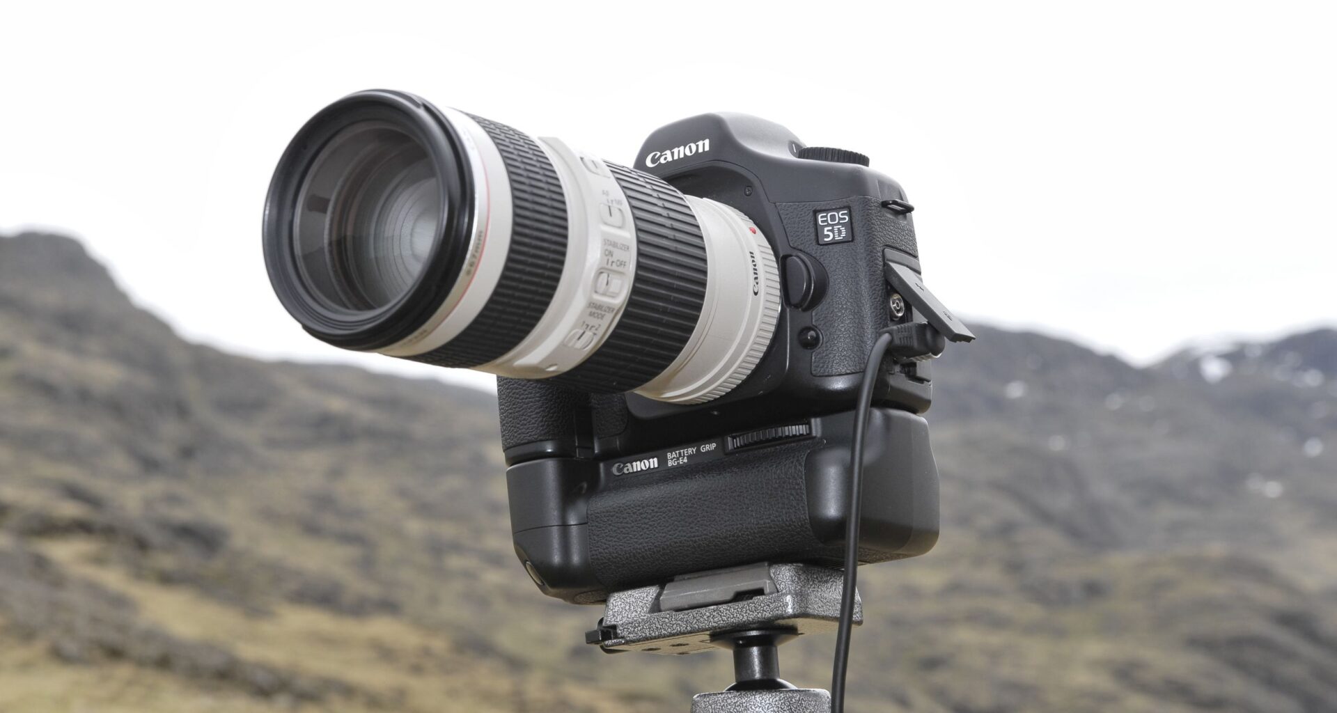 Photographers are vibe coding 20-year-old DSLR cameras to look and shoot more like film