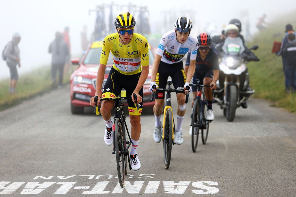 2021 Tour de France: Tadej Pogačar leads Jonas Vingegaard and Richard Carapaz on the Col du Portet