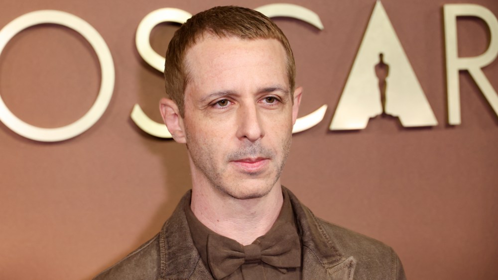 Jeremy Strong Defends His Method Acting