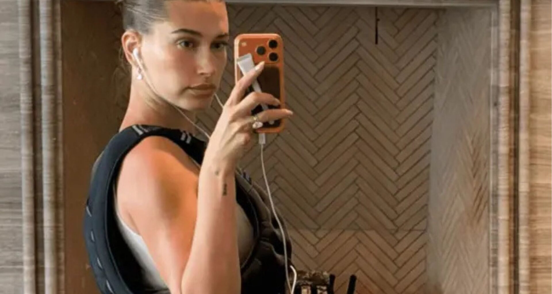Hailey Bieber's band trick builds muscle with 4 times less weight