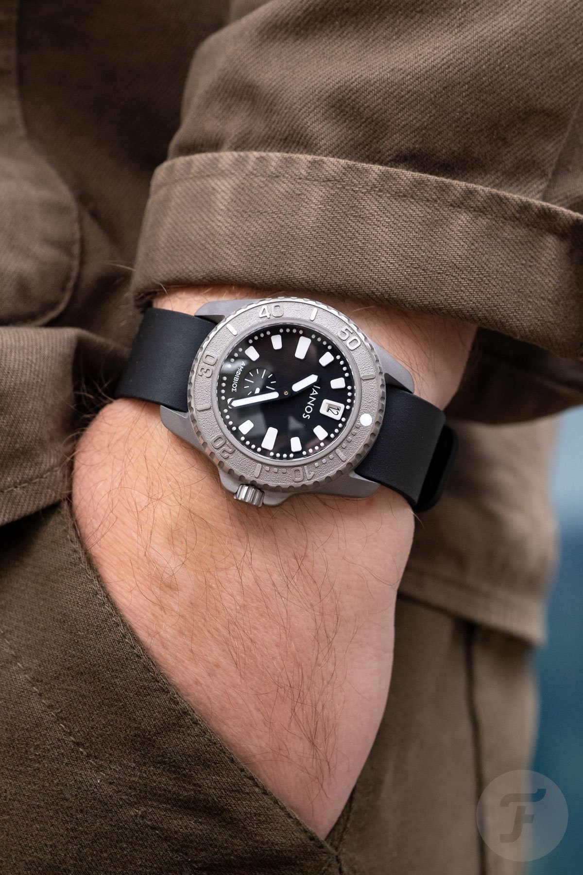 Ianos Amfivios pocket shot