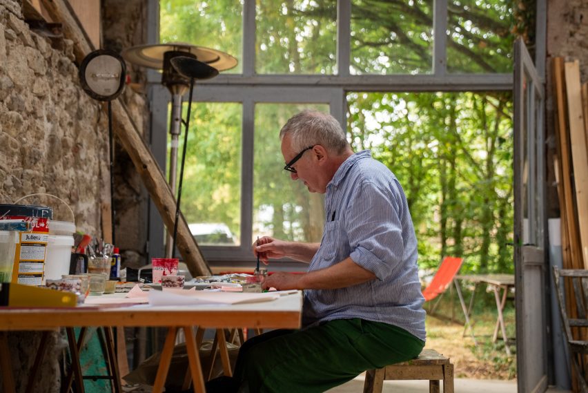 Paul Cox drawing an artwork