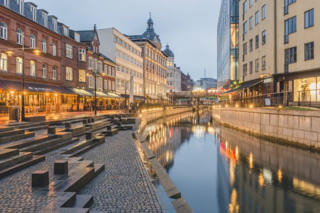 D?nemark, Aarhus, Innenstadt mit Aarhuser Au, Blick auf den Dom