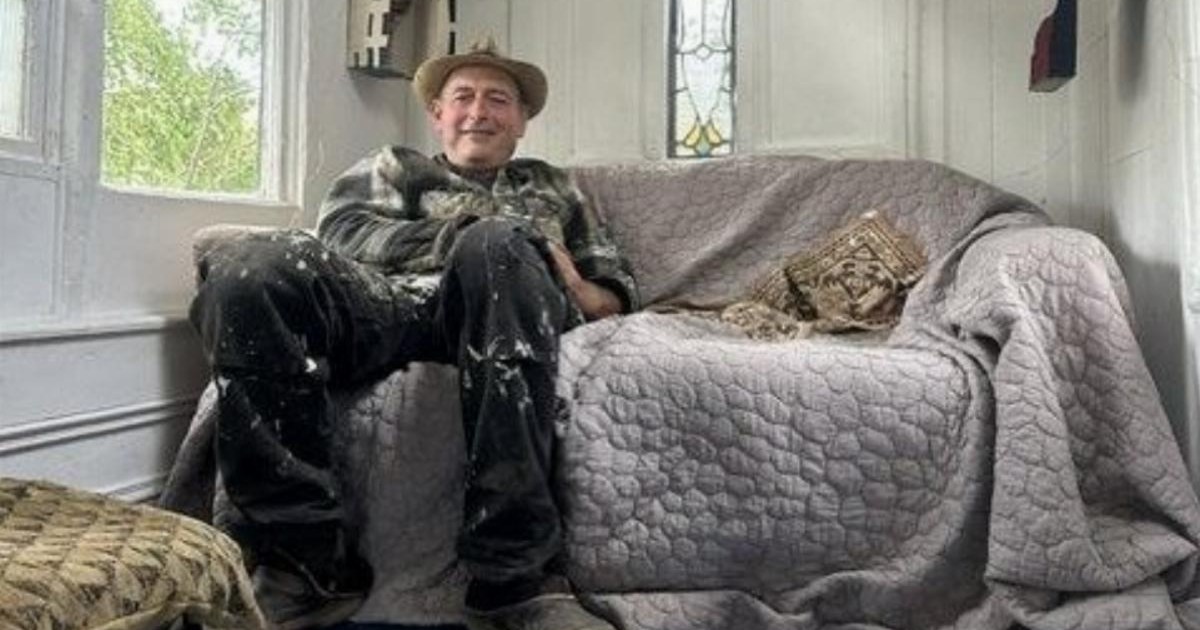 'I make art on wads of chewing gum - it's taken me all over the world' | News UK
