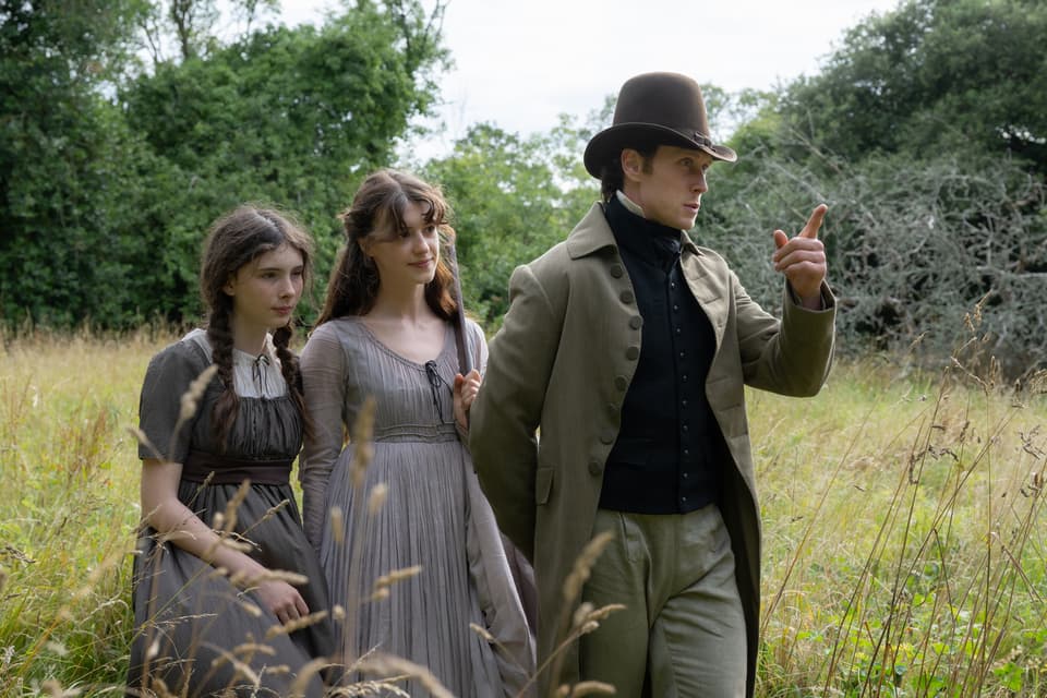 Bodhi Rae Breathnach as Margaret Dashwood, Daisy Edgar-Jones as Elinor Dashwood and George MacKay as Edward Ferrars