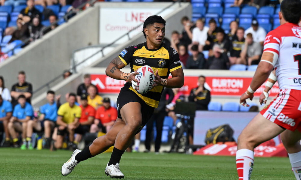 Oldham secure 'major coup' with signing of international half-back Ata Hingano on three-year deal