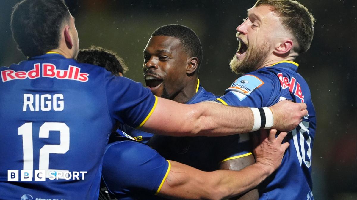 Christian Wade prepares to touch down for Newcastle Red Bulls' first try.