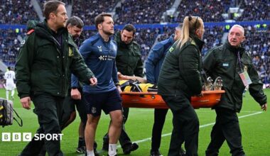 Emiliano Martinez going off on stretcher