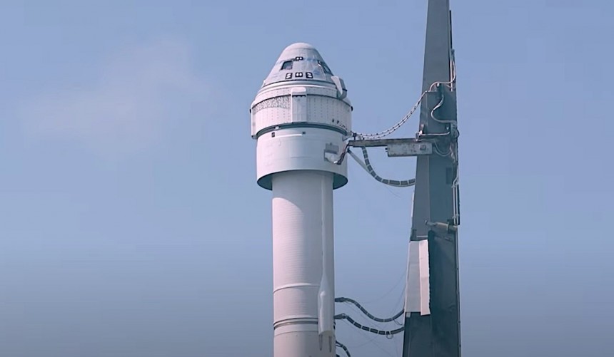 Boeing Starliner on its way to the launch pad