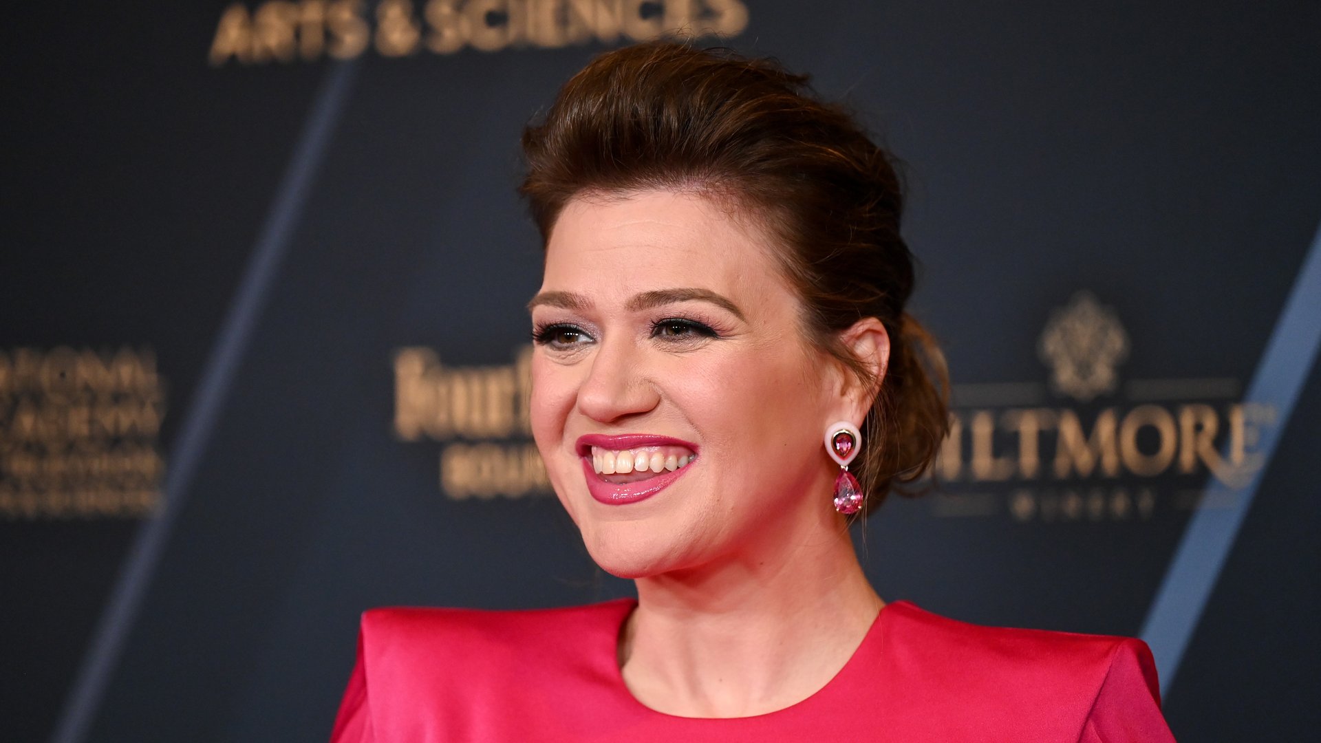 Brooklyn store claims it's ‘under threat’ following feud with Kelly Clarkson