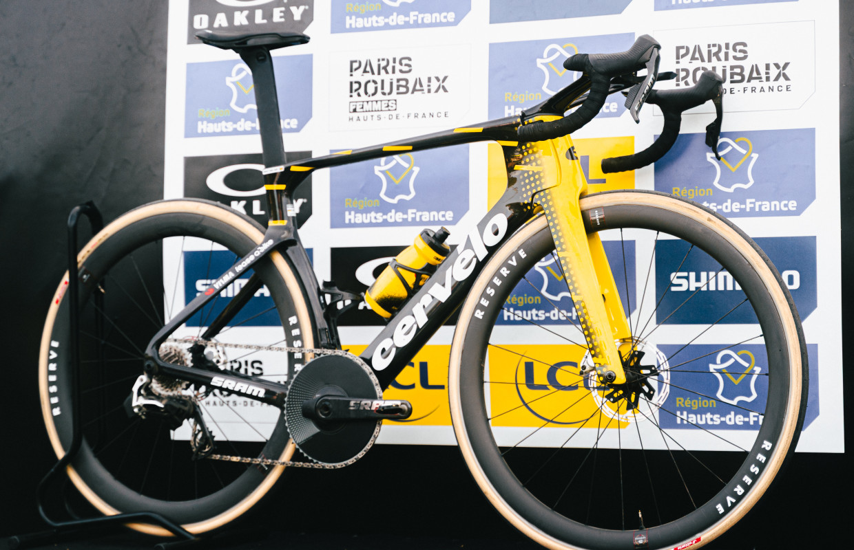 Visma puts its 2026 race bikes up for sale: here’s how to get your hands on a team Cervélo