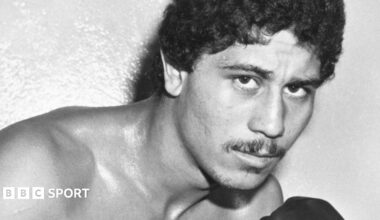 Boxer Wilfredo Gomez in his boxing gloves