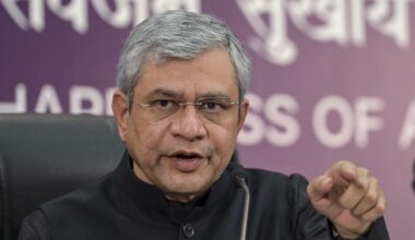 India to have its own smartphones by 2028, claims Union Minister Ashwini Vaishnaw - Deccan Herald