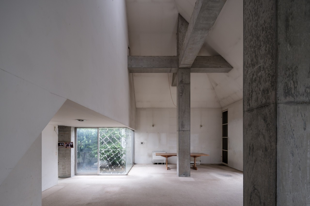 Kazuo Shinohara’s House on a Curved Road is for sale in Tokyo