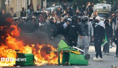 France school protests: Fires lit on streets across France after hundreds of schools close