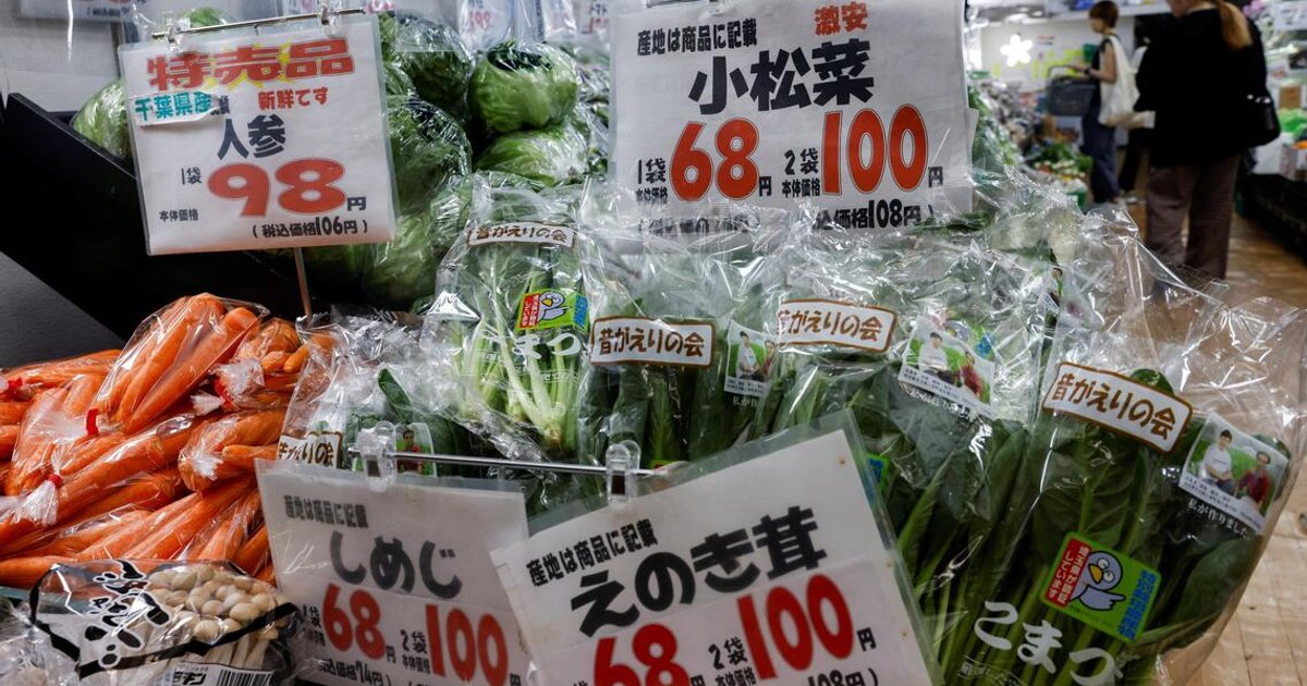 Japan's leafy greens shortage hits restaurants
