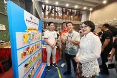 DBS Singapore country head Lim Him Chuan (second from left); Acting Transport Minister Jeffrey Siow (third from left); and Chua Chu Kang GRC MP Choo Pei Ling at Tengah Community Club.