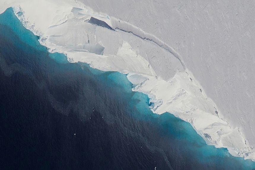 An aerial image of Thwaites Glacier.