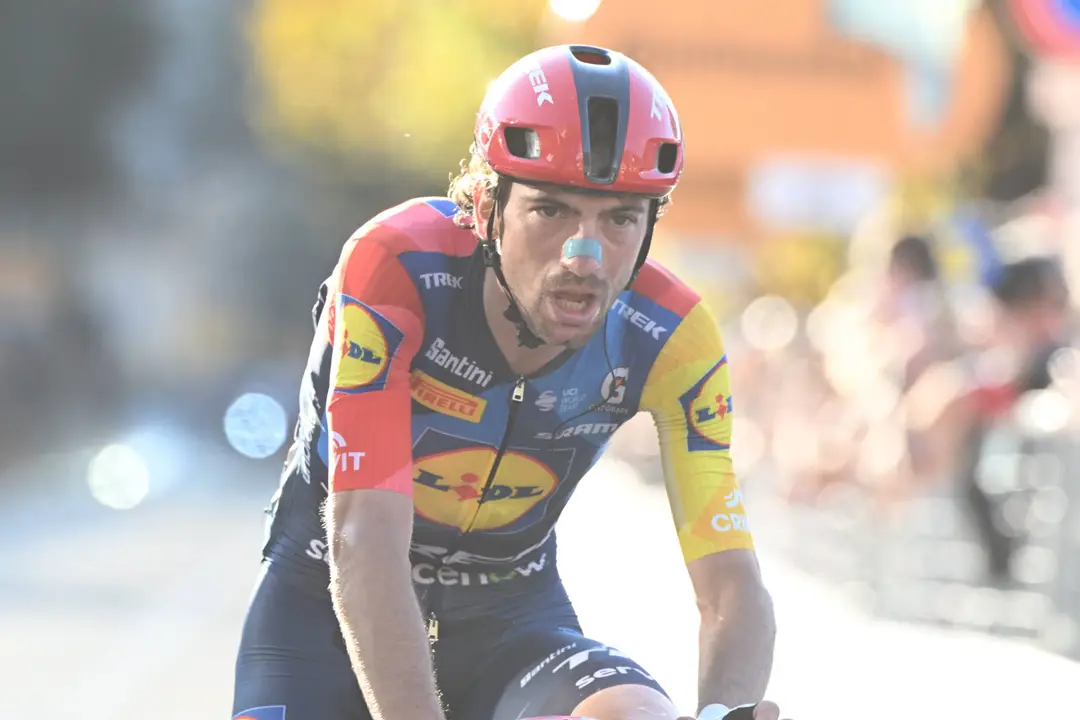 Giulio Ciccone crosses the line at Il Lombardia 2026