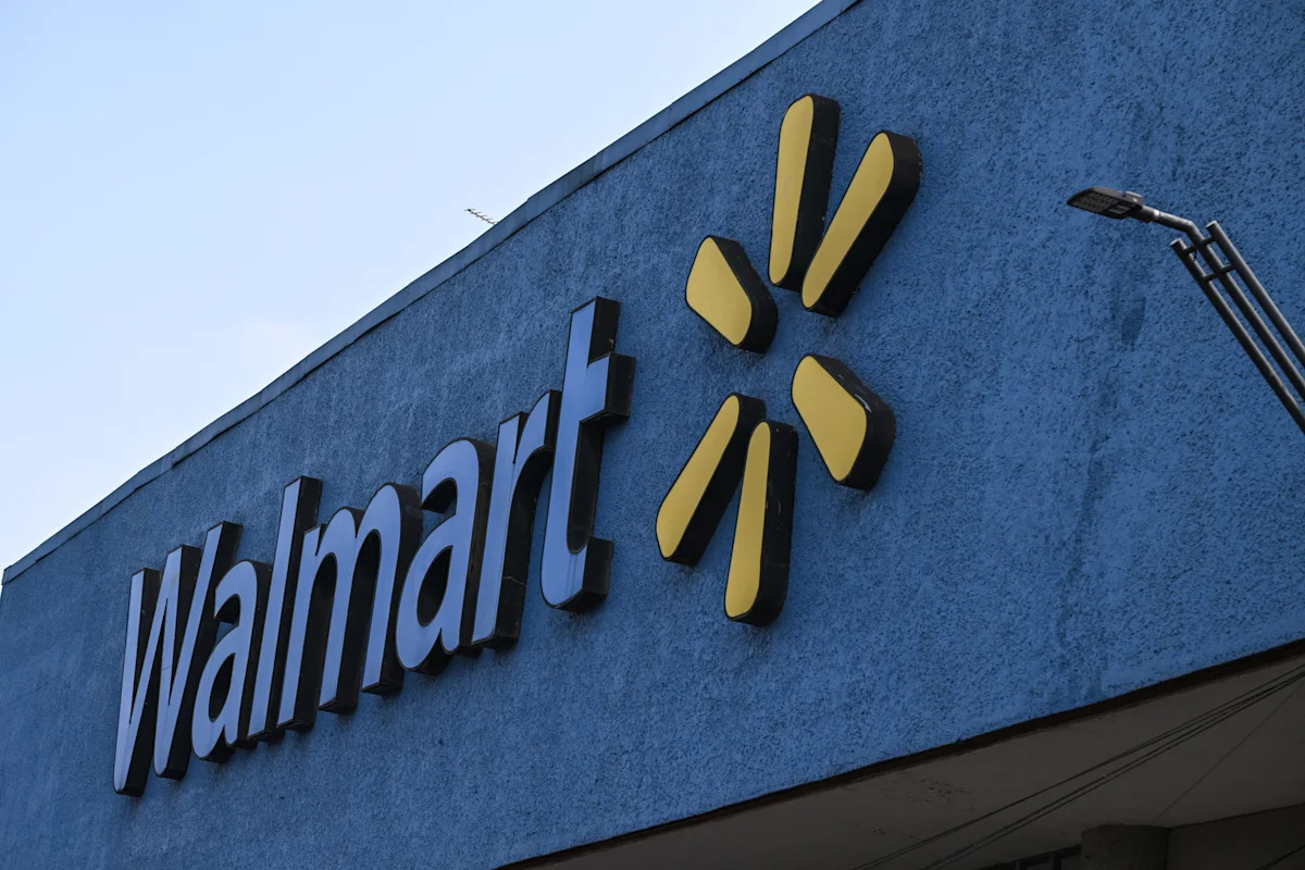 Walmart expands health benefits with free GLP-1 drugs