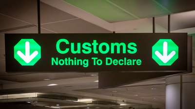 Man buys iPhone 18 Pro in Dubai, gets stopped by customs officials at Kochi airport and asked to pay a duty, stages potest says, "would not give even one rupee unjustly”