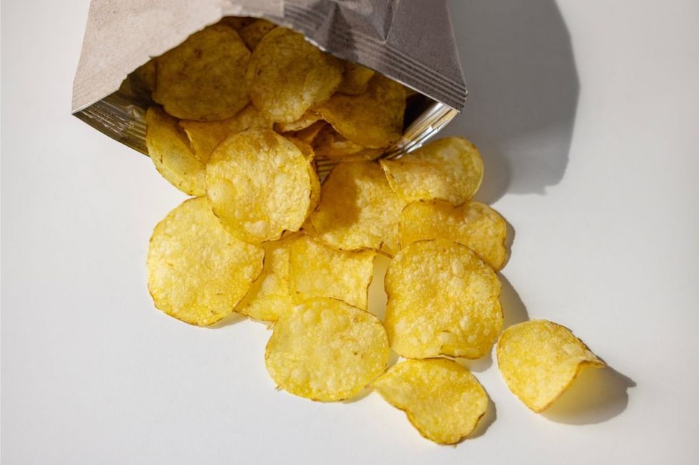 PACKET OF CRISPS