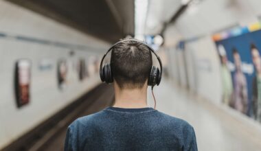 UK Prime Minister Introduces Fine for Public Transit Passengers Who Don't Use Headphones