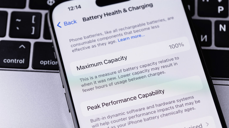 iPhone battery settings showing its maximum capacity of 100%.