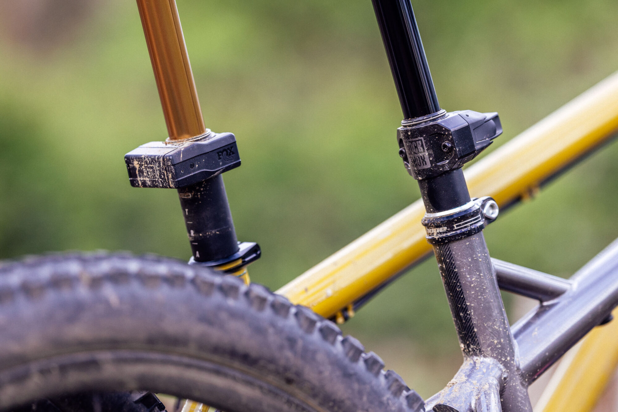 Wireless Dropper Posts, Rockshox Reverb AXS vs Fox Transfer Neo