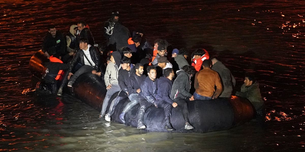 Migrant crisis: Britain 'dishes out 1,000 hijabs to illegal migrants'