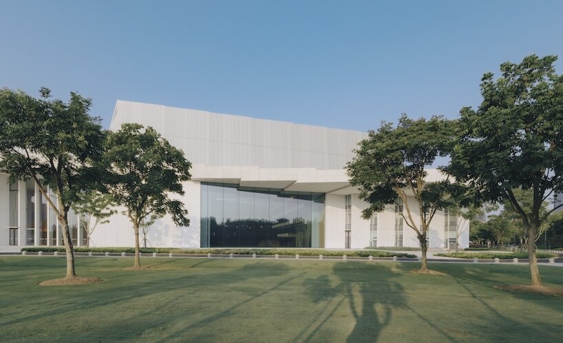 snøhetta unveils completed shanghai grand opera house with spiraling public rooftop - 3