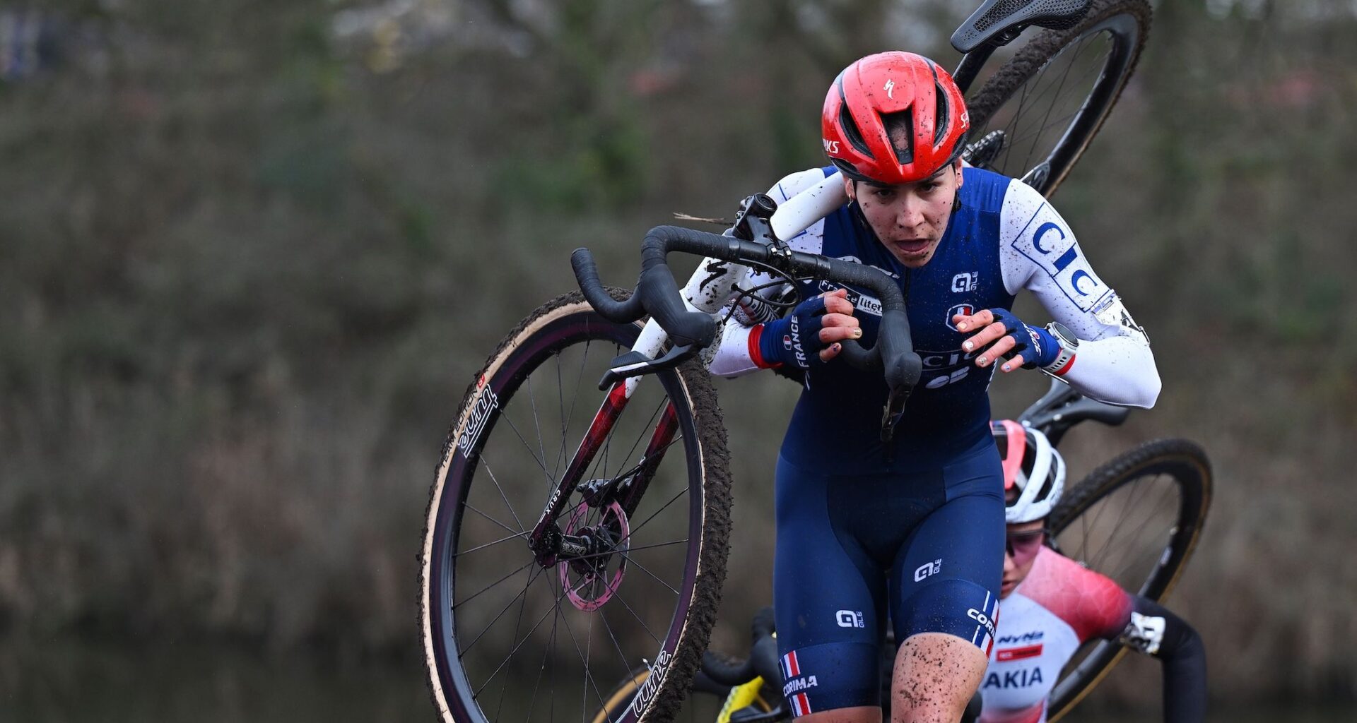 Célia Gery to end cyclo-cross season after European championships due to ‘leg pain’
