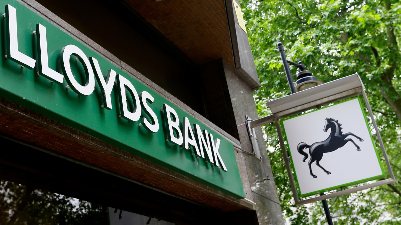 Google Cloud outage hits UK banks