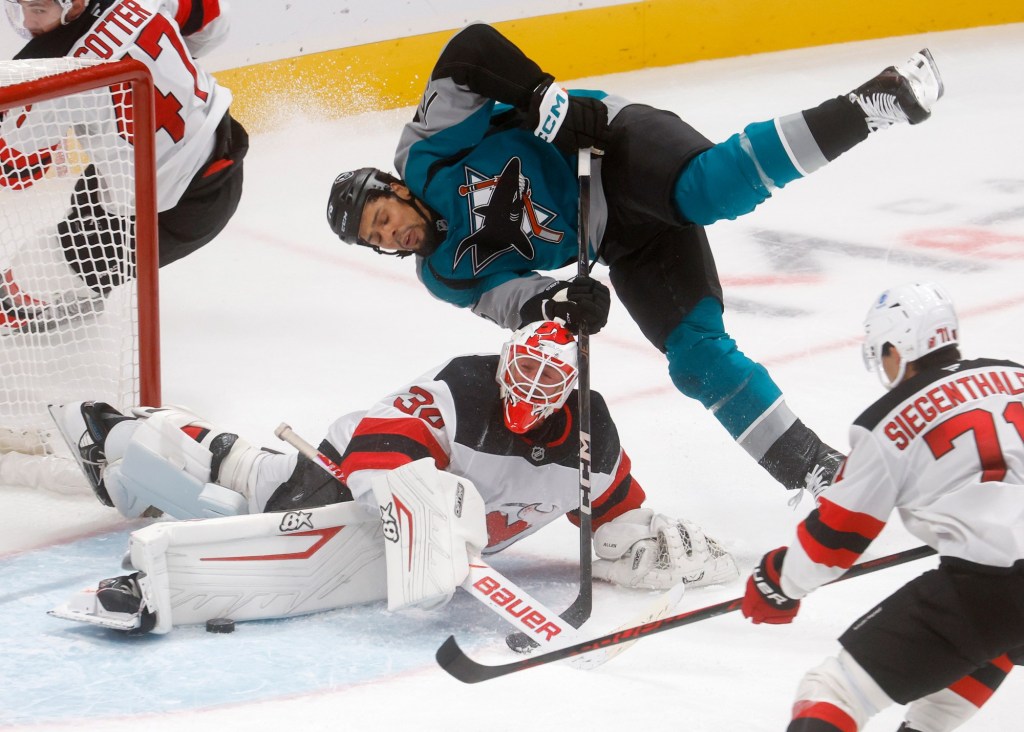 San Jose Sharks start fast in win over New Jersey Devils, Jack Hughes