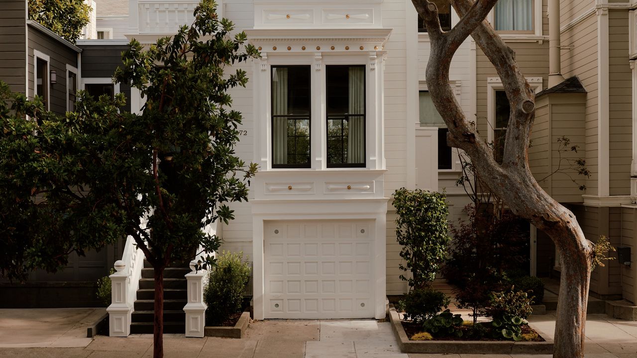 A San Francisco Town House Mixes Calming British Aesthetics With a Jolt of Californian Optimism