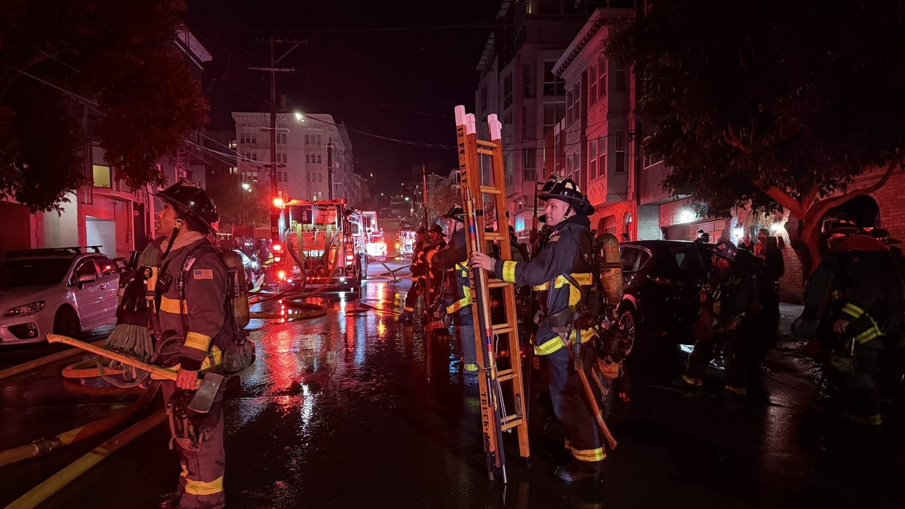 1 dead, several pets rescued in SF Marina District two-alarm fire
